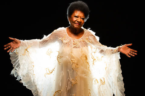 A cantora Alaíde Costa, que lança disco em tributo a Dalva de Oliveira
