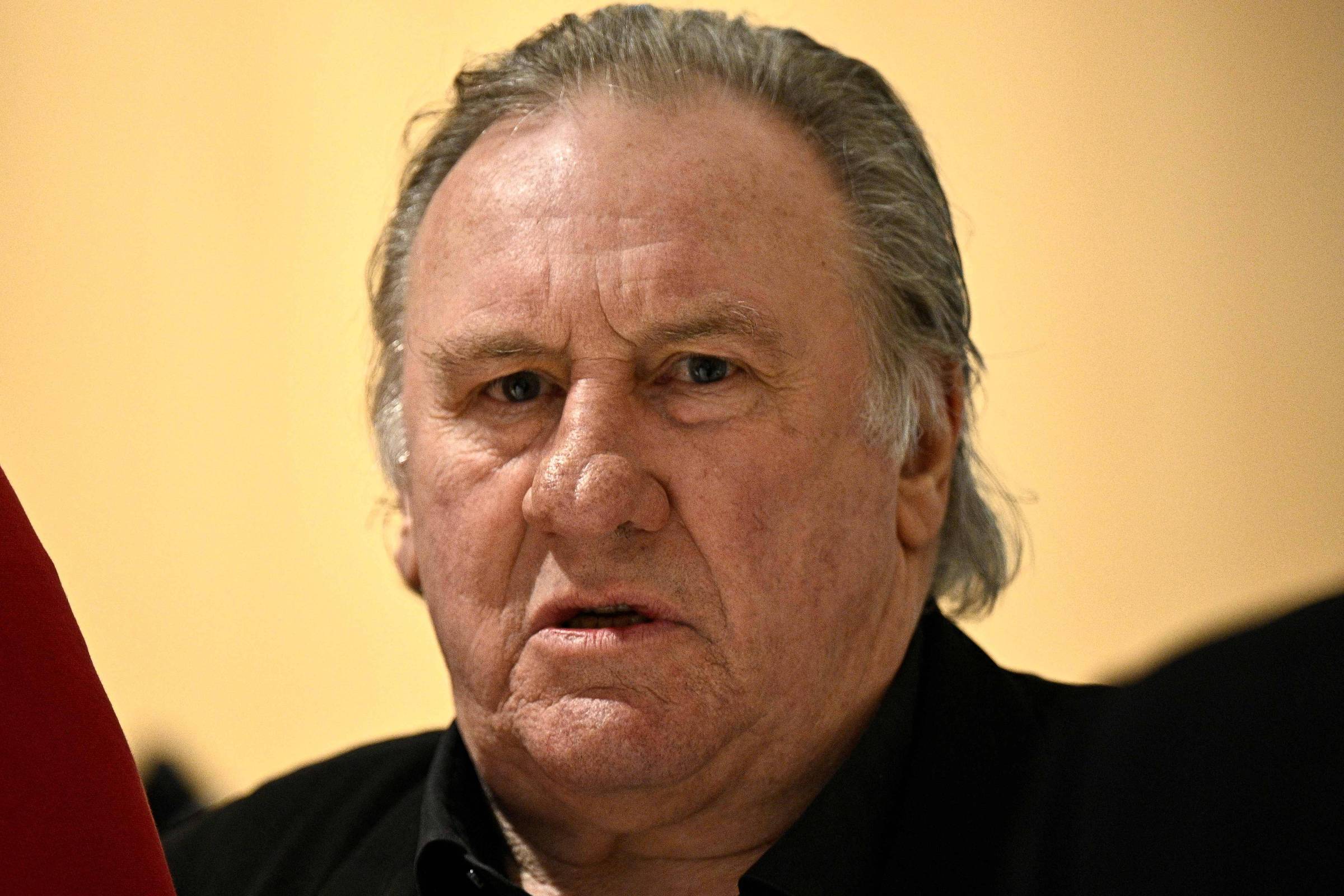 Acusações de assédio contra o ator Gérard Depardieu receberão veredito na terça