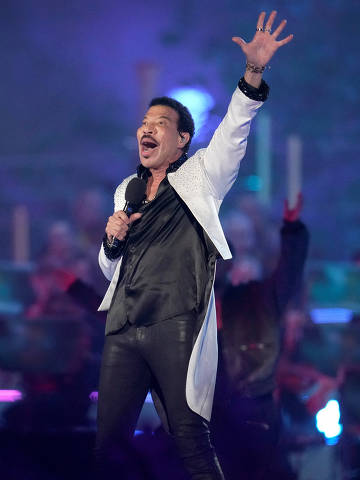 Lionel Richie performs during a concert at Windsor Castle in Windsor, England, Sunday, May 7, 2023, celebrating the coronation of King Charles III. It's one of several events over a three-day weekend of celebrations.     Kin Cheung/Pool via REUTERS ORG XMIT: POOL