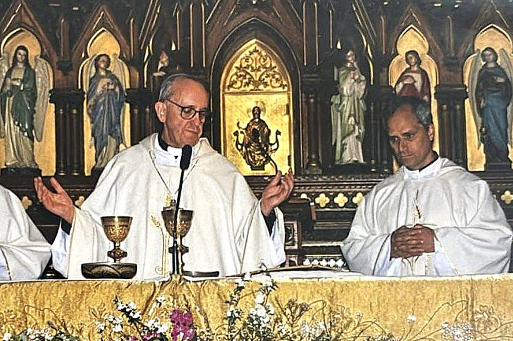 Antes de serem papas, Francisco e Leão 14 estiveram juntos em missa em Buenos Aires