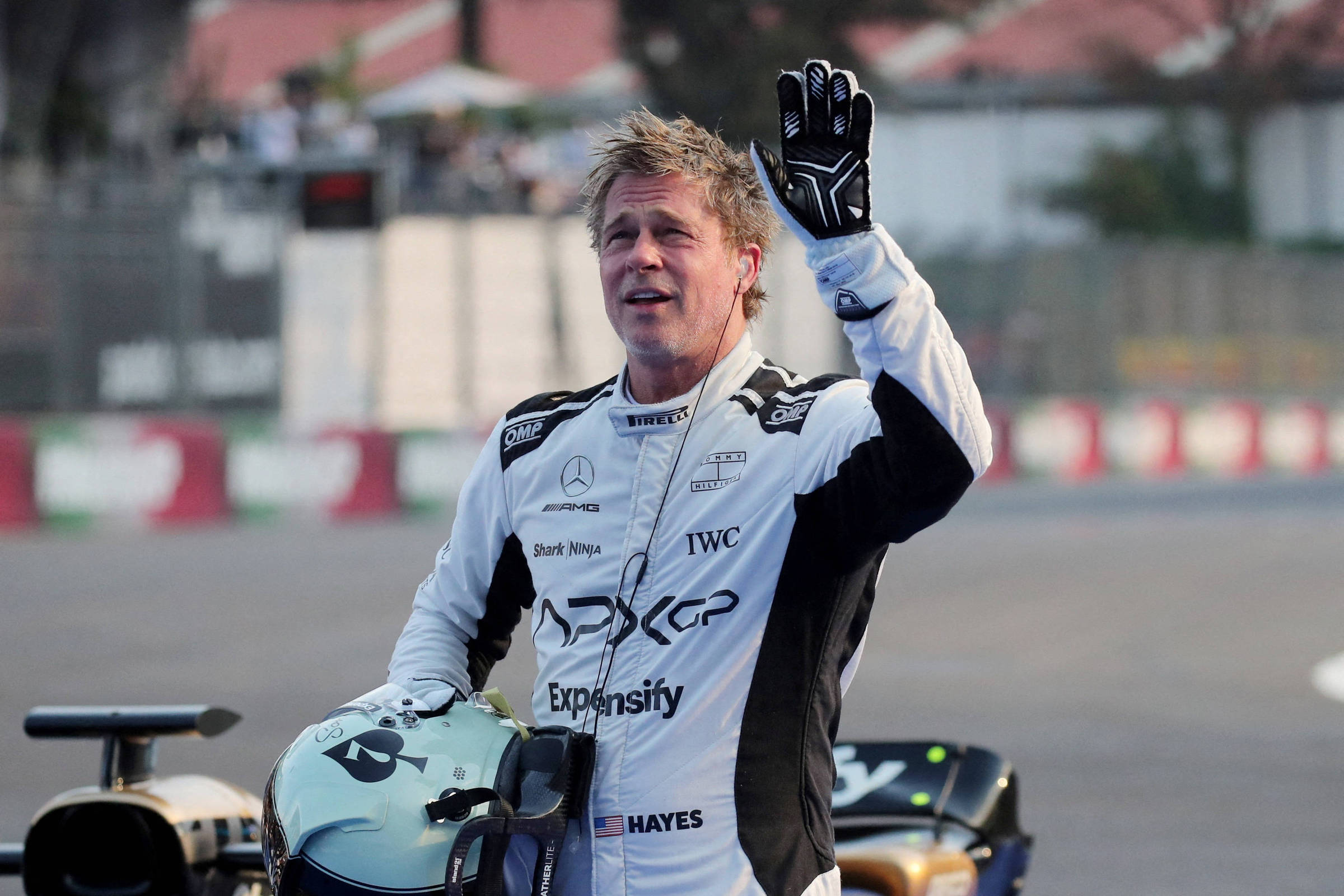 Brad Pitt aparece como ex-astro de automobilismo no novo trailer de 'F1'; veja vídeo