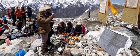 In this handout photo taken and released by the International Centre for Integrated Mountain Development (ICIMOD) on May 12, 2025, Nepali monks perform a Buddhist ritual during a tribute ceremony for the Yala Glacier in Langtang Valley. Dozens trekked to Nepal's Yala glacier for a tribute ceremony on May 12, 2025 to mark its rapid disappearance due to climate change and put a spotlight on global glacial retreat. (Photo by Jitendra Raj Bajracharya / International Centre for Integrated Mountain Development (ICIMOD) / AFP) / RESTRICTED TO EDITORIAL USE - MANDATORY CREDIT 