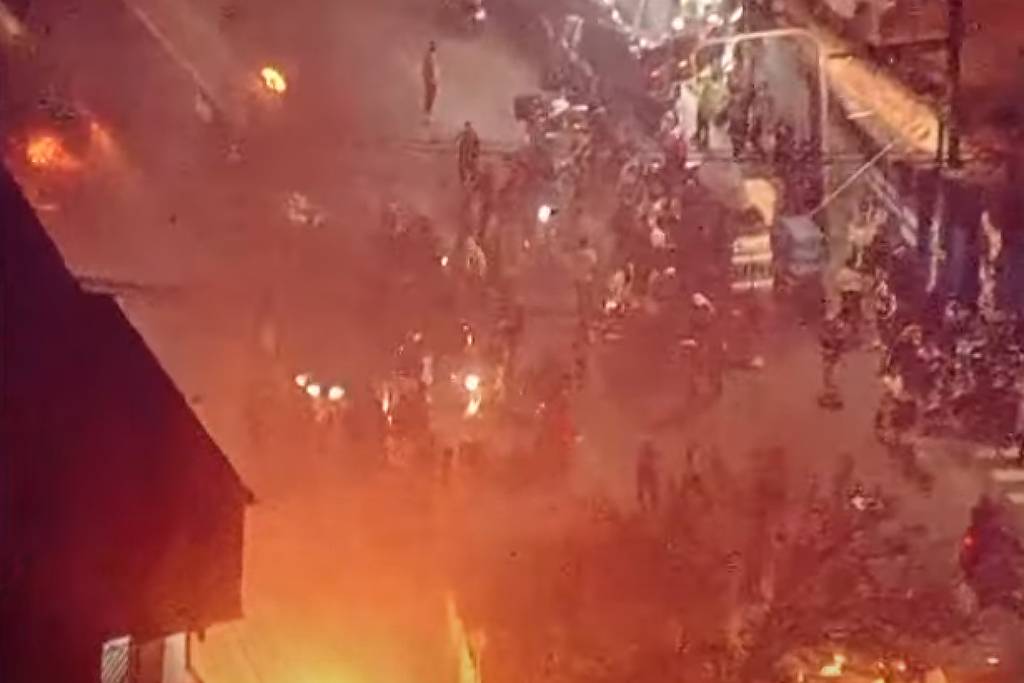 Manifestação em Paraisópolis interdita avenida da zona sul de SP