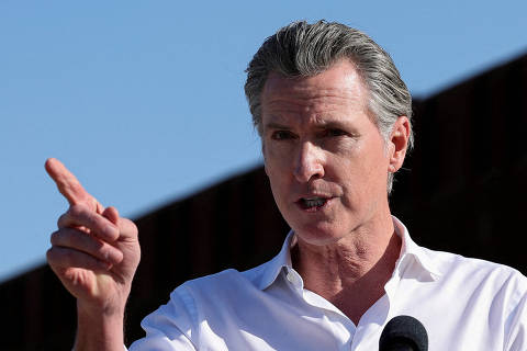 FILE PHOTO: California Governor Gavin Newsom speaks on transnational commerce and border security while visiting the U.S.- Mexico border in San Diego, California, U.S. December 5, 2024. REUTERS/Mike Blake/File Photo ORG XMIT: FW1