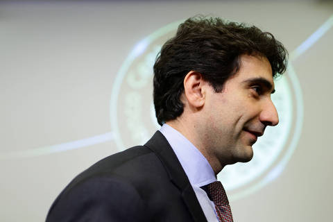 BC vê sentido em manter a Selic alta por mais tempo, diz Galípolo