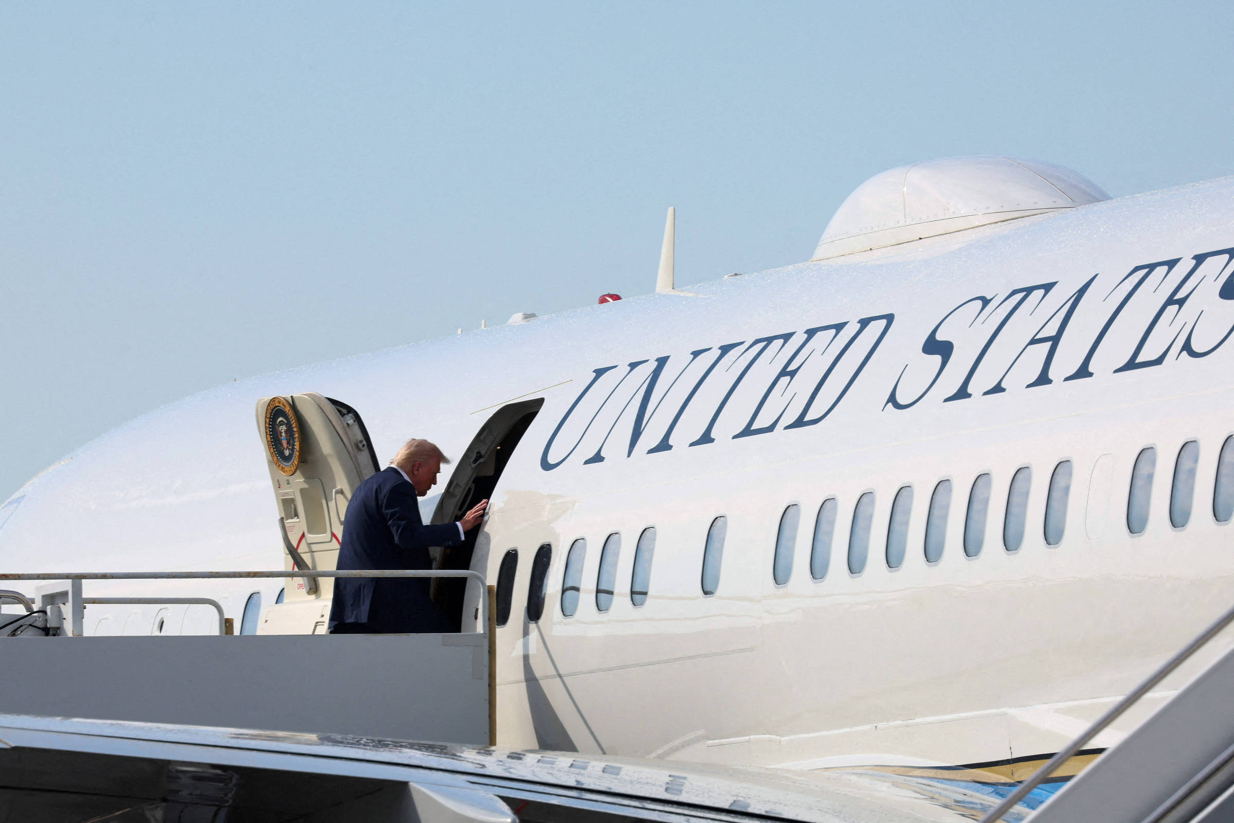 Seria 'muito burro' rejeitar avião oferecido pelo Qatar, diz Donald Trump