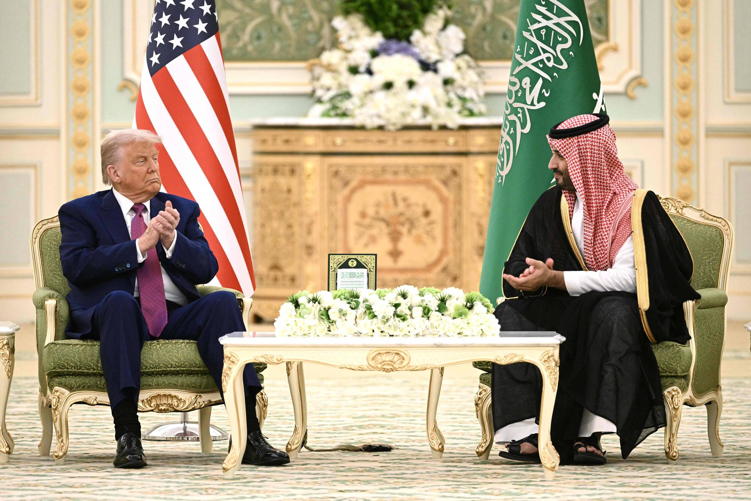 Arábia Saudita e EUA firmam acordo de US$ 600 bilhões em IA e defesa