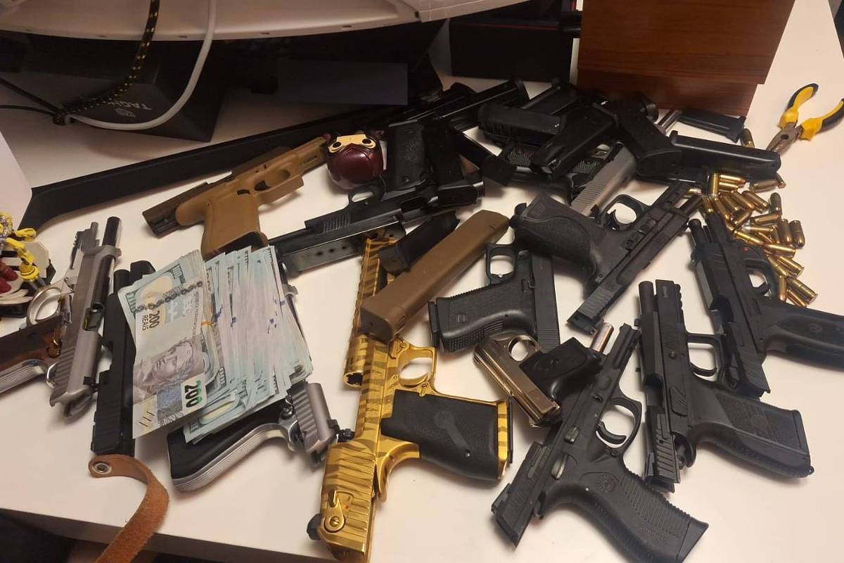 Polícia prende 10 em operação contra CV e encontra arsenal em condomínio de luxo no Rio