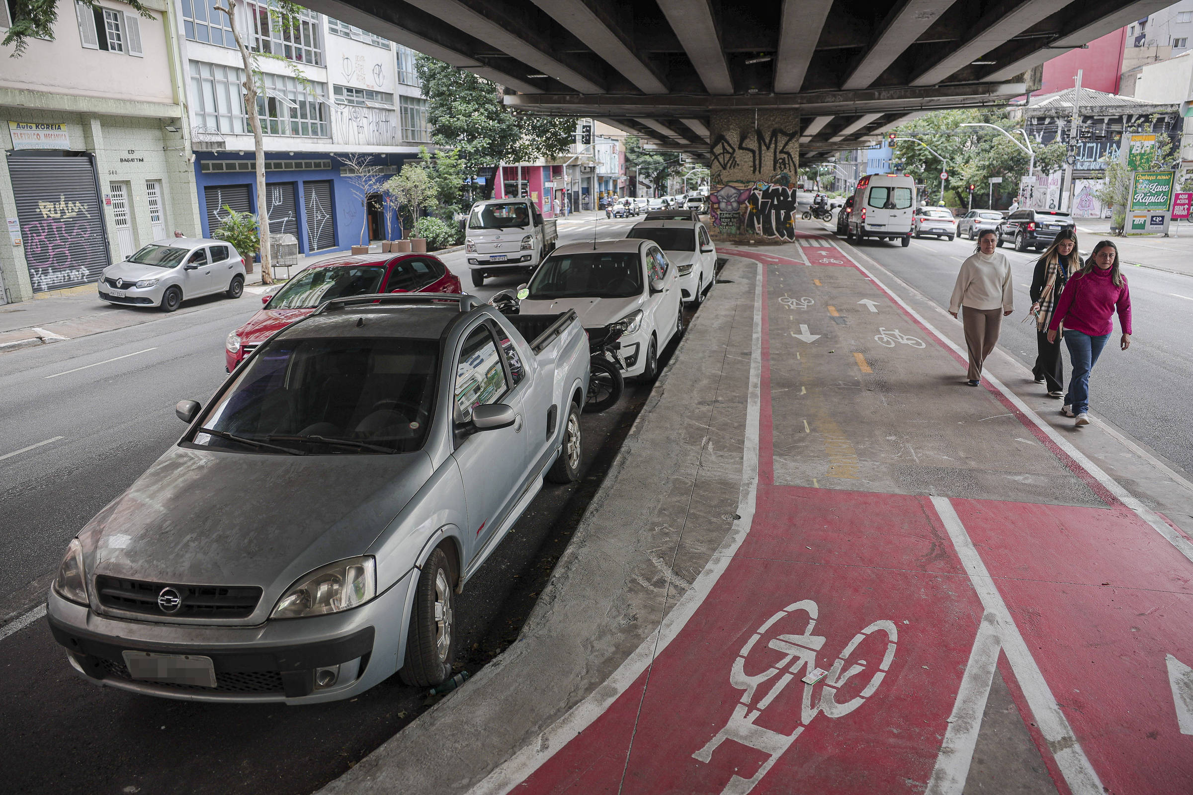 Novas vagas para estacionamento sob o Minhocão não têm placas com sinalização