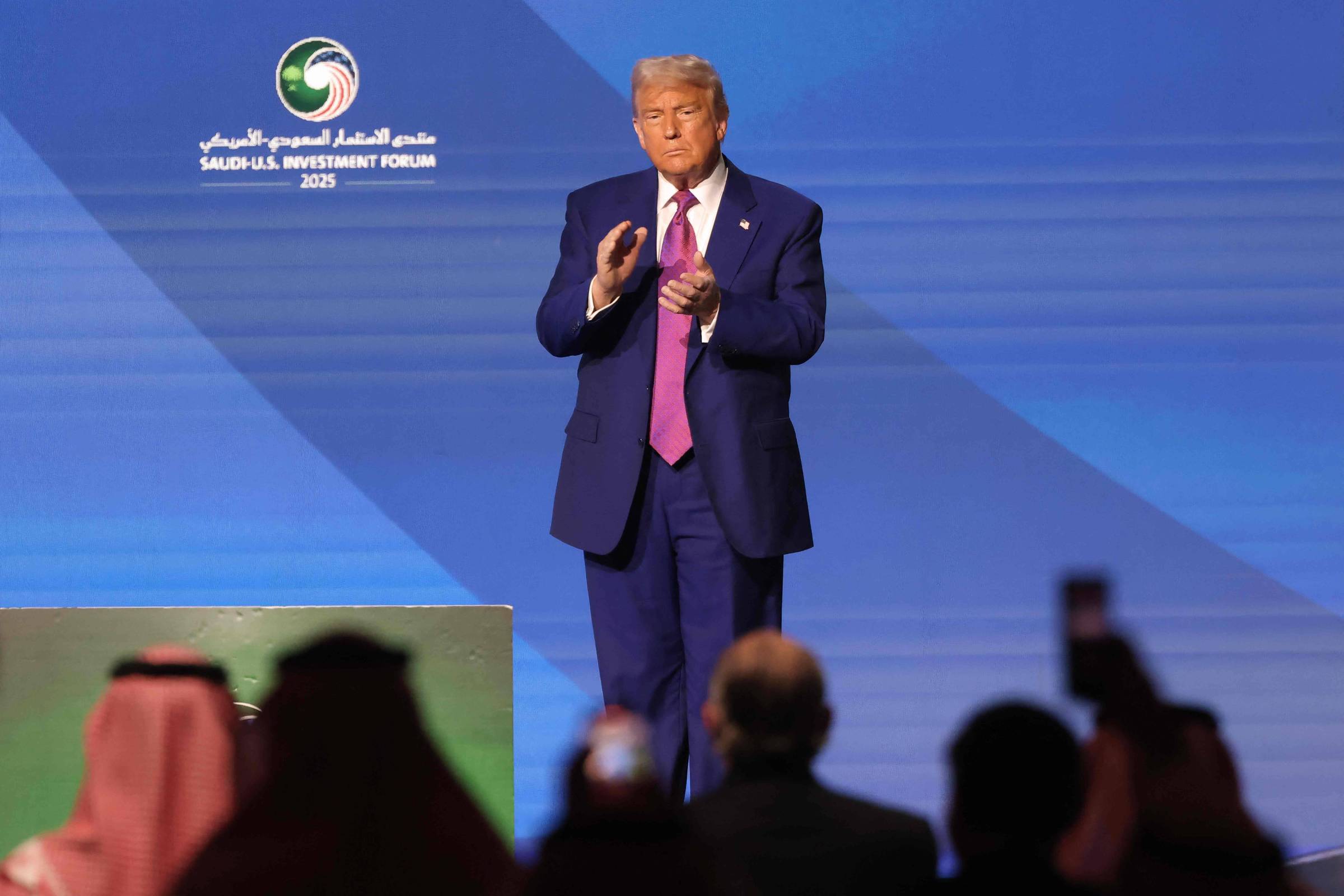 Trump anuncia que vai remover sanções dos EUA contra Síria