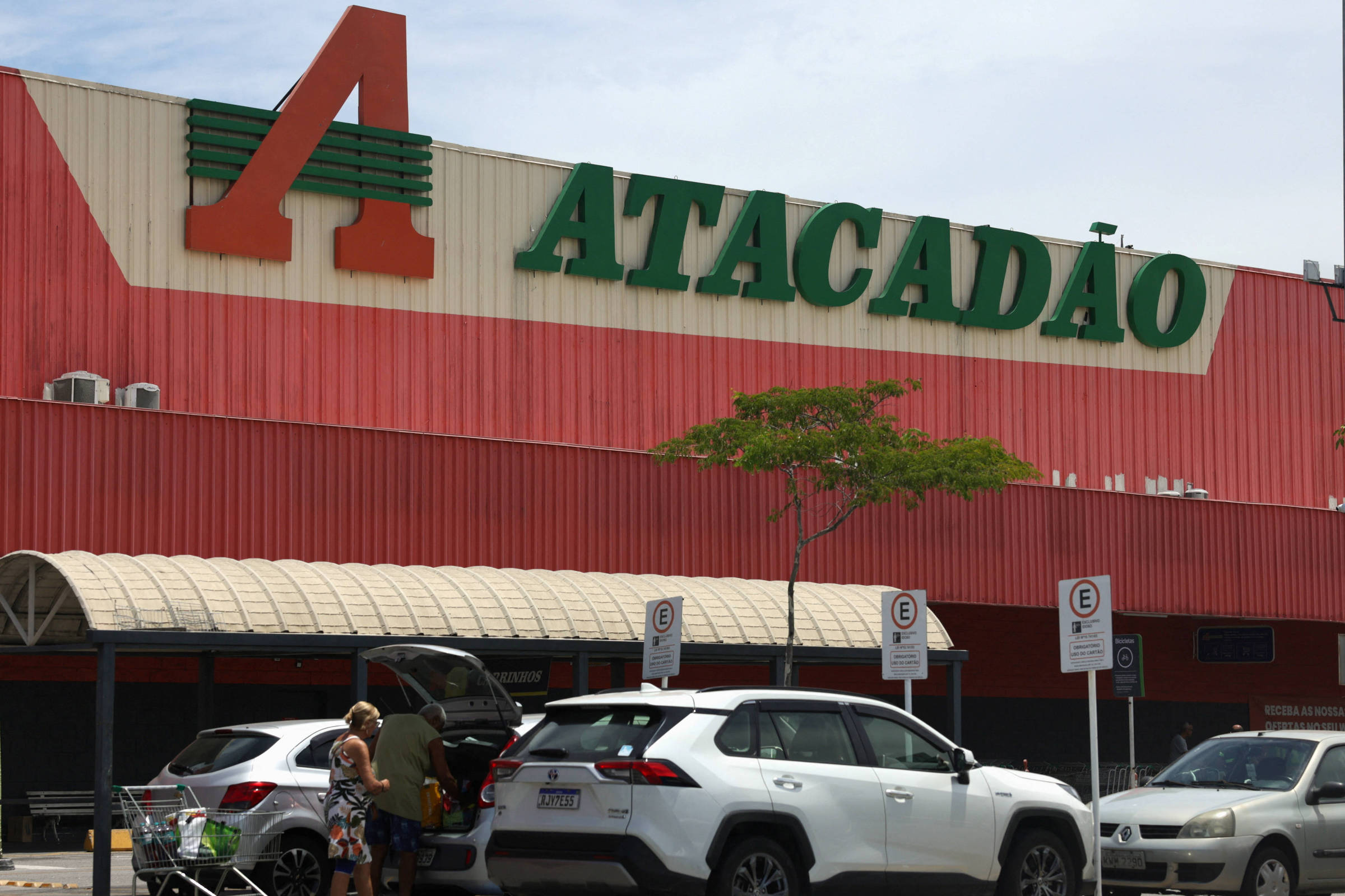 Atacadão sofre condenação por dar 5 minutos para funcionário usar banheiro