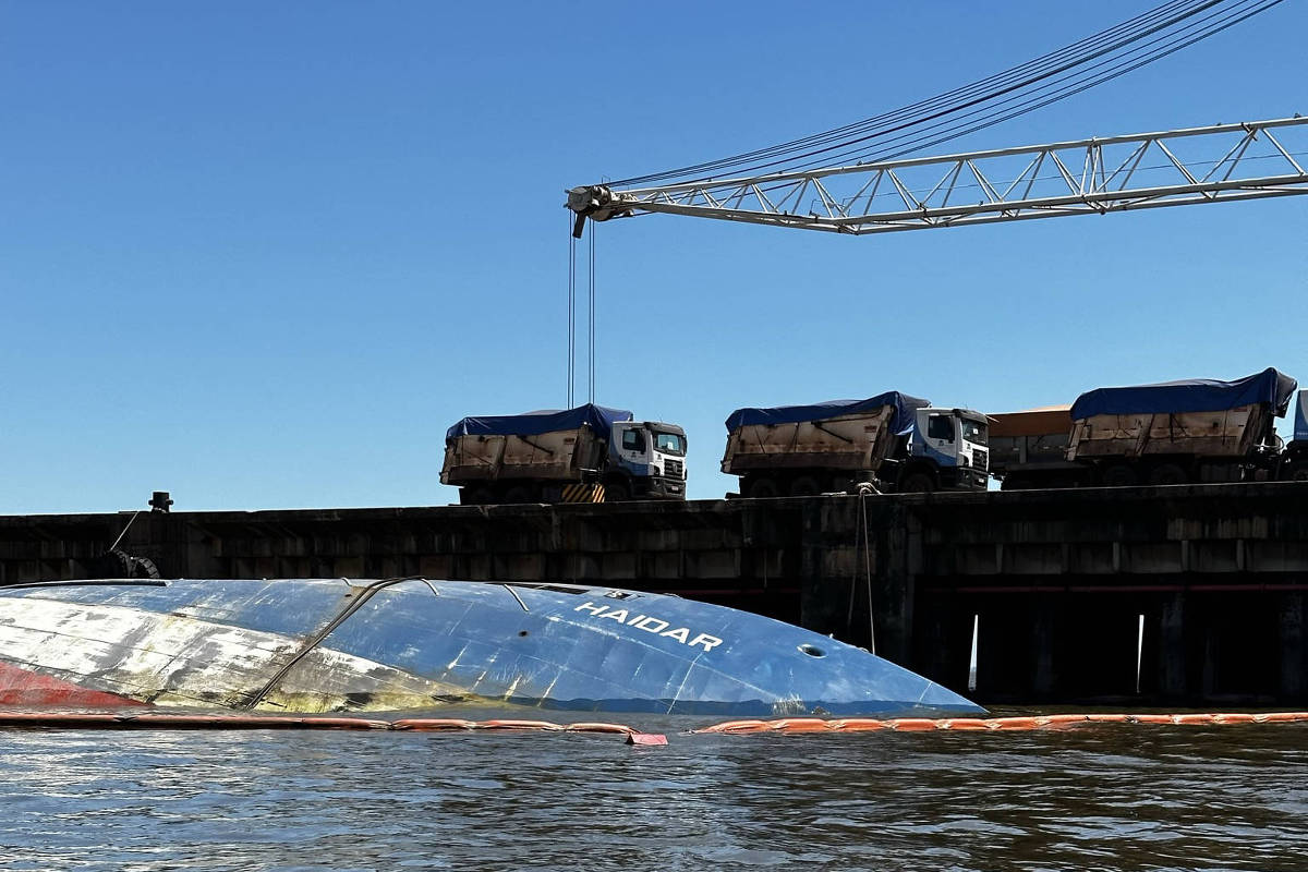 Dez anos após naufrágio com mais de 4.900 bois no Pará, navio segue submerso e ribeirinhos pedem reparação