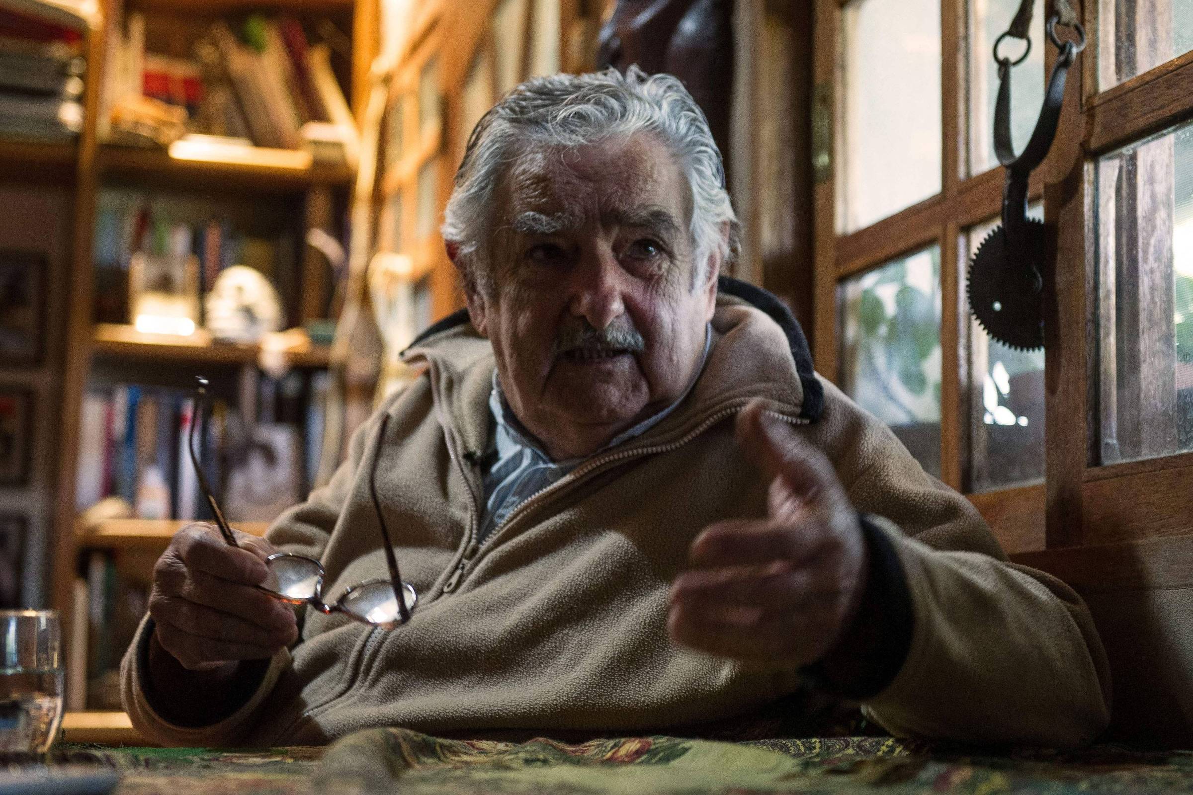 Veja cinco livros para conhecer Pepe Mujica, líder de esquerda morto aos 89