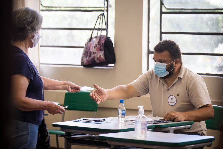 A cláusula foi iniciada em 2018, e as siglas precisariam chegar a 1,5% dos votos válidos para deputado federal; a exigência sobe progressivamente até chegar a 3% em 2030, desde que o partido atinja esse patamar em pelo menos nove estados