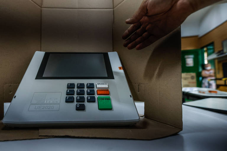 Desde 2020, coligações partidárias para eleições proporcionais, ou seja, para deputados e vereadores, foram proibidas, visando reduzir partidos e o número de siglas; nas majoritárias, para prefeito, governador, senador e presidente, as coligações permanecem