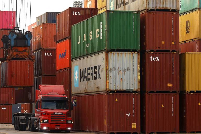Serviços desaceleram e crescem 0,3% no Brasil em março, diz IBGE