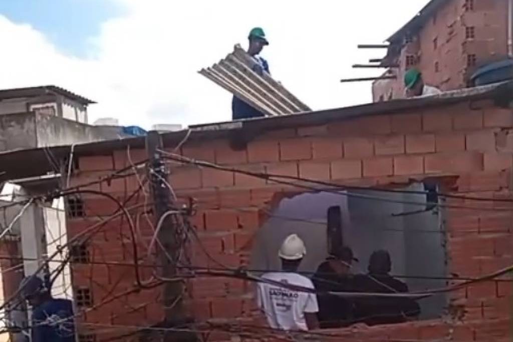 CDHU retoma desmonte de moradias na favela do Moinho, na região central de SP, com apoio do Batalhão de Choque