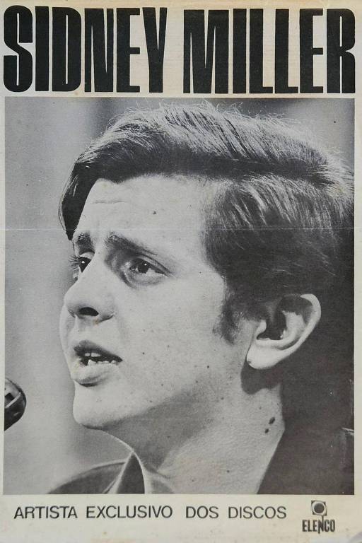A imagem é uma fotografia em preto e branco de um homem com cabelo liso e um olhar sério, aparentemente cantando ou falando. Ele está vestido com uma camisa clara e a imagem é acompanhada pelo texto 'SIDNEY MILLER' em letras grandes na parte superior. Abaixo, está escrito 'ARTISTA EXCLUSIVO DOS DISCOS' e o logotipo da gravadora 'ELENCO'.