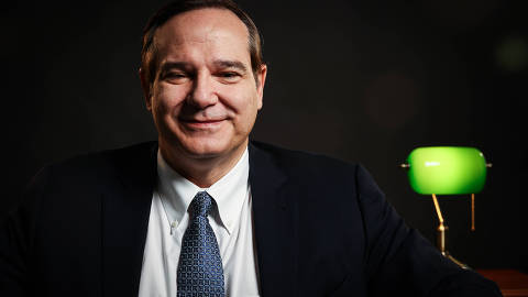 SAO PAULO/ SP, BRASIL, 08/04/2025: Retrato do dr. Paulo Hoff, oncologista da Rede D'Or na Casa Folha. (Foto: Zanone Fraissat/Folhapress, CASA FOLHA)***EXCLUSIVO****