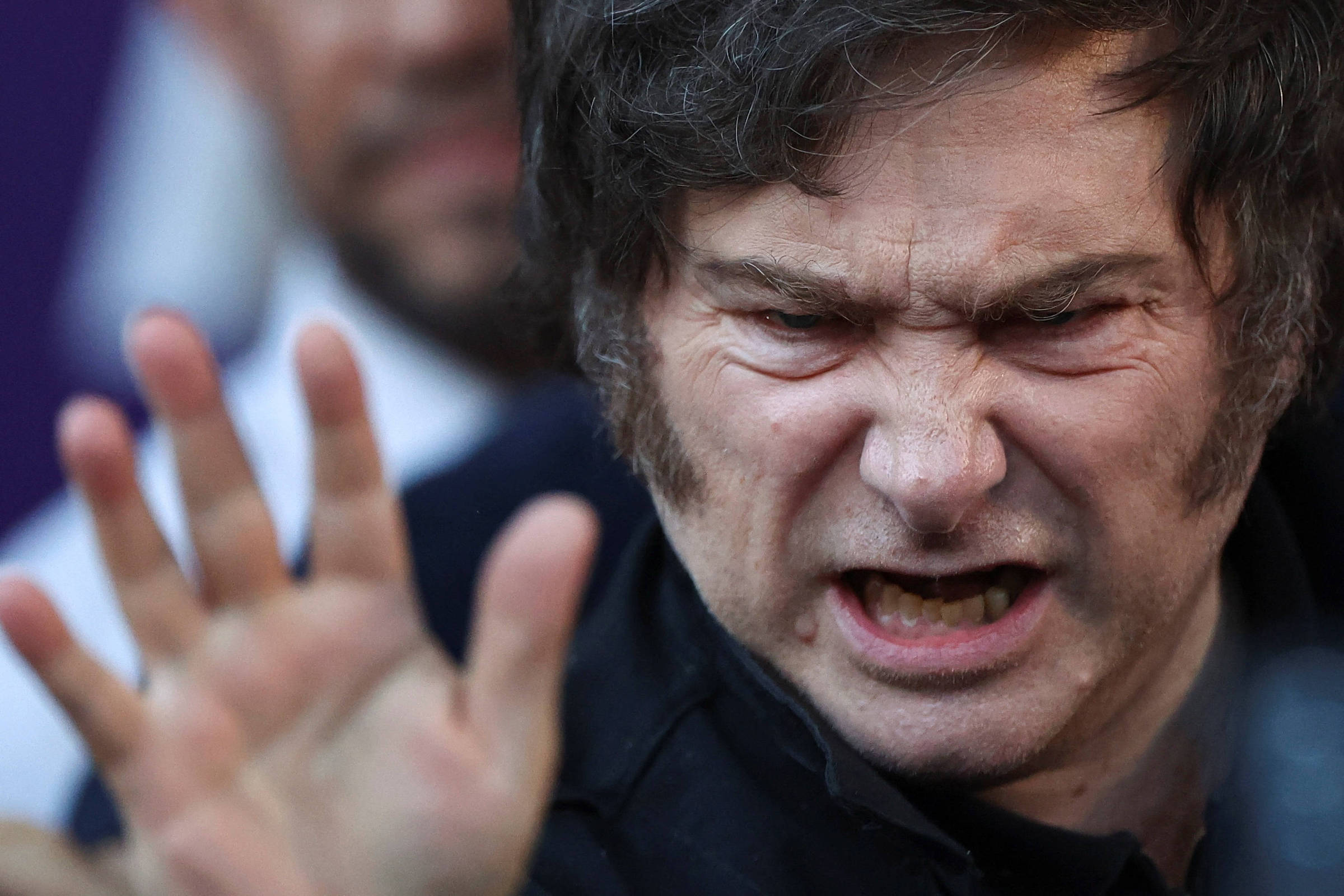 Governo de Javier Milei endurece regras para imigrantes na Argentina