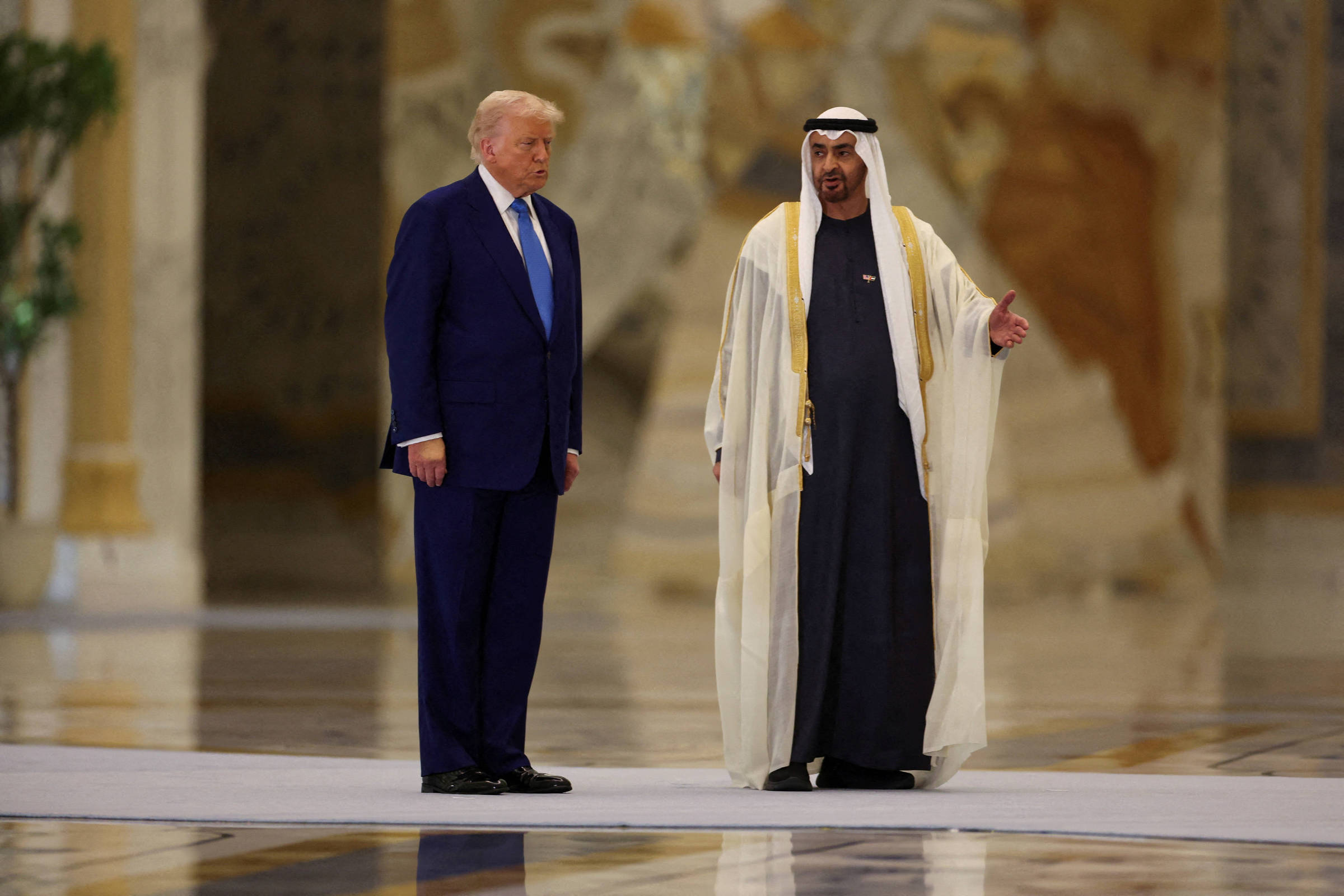 Trump fecha acordos de US$ 200 bilhões com Emirados Árabes Unidos