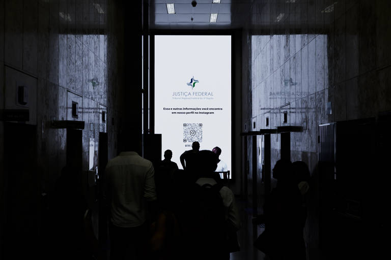 Para entrar na Justiça Federal, também não é preciso ter advogado, dependendo do valor da causa, mas se o INSS recorrer, o segurado terá de nomear um defensor