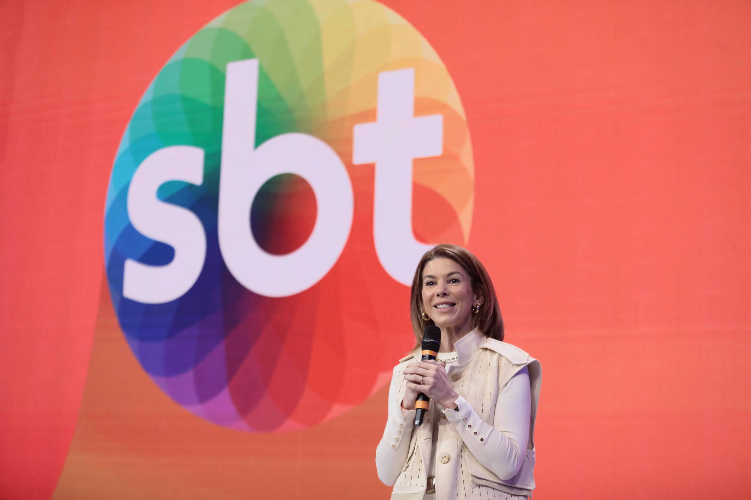 SBT volta com Aqui Agora, Casos de Família e infantis em busca de audiência: 'Sabemos o risco'