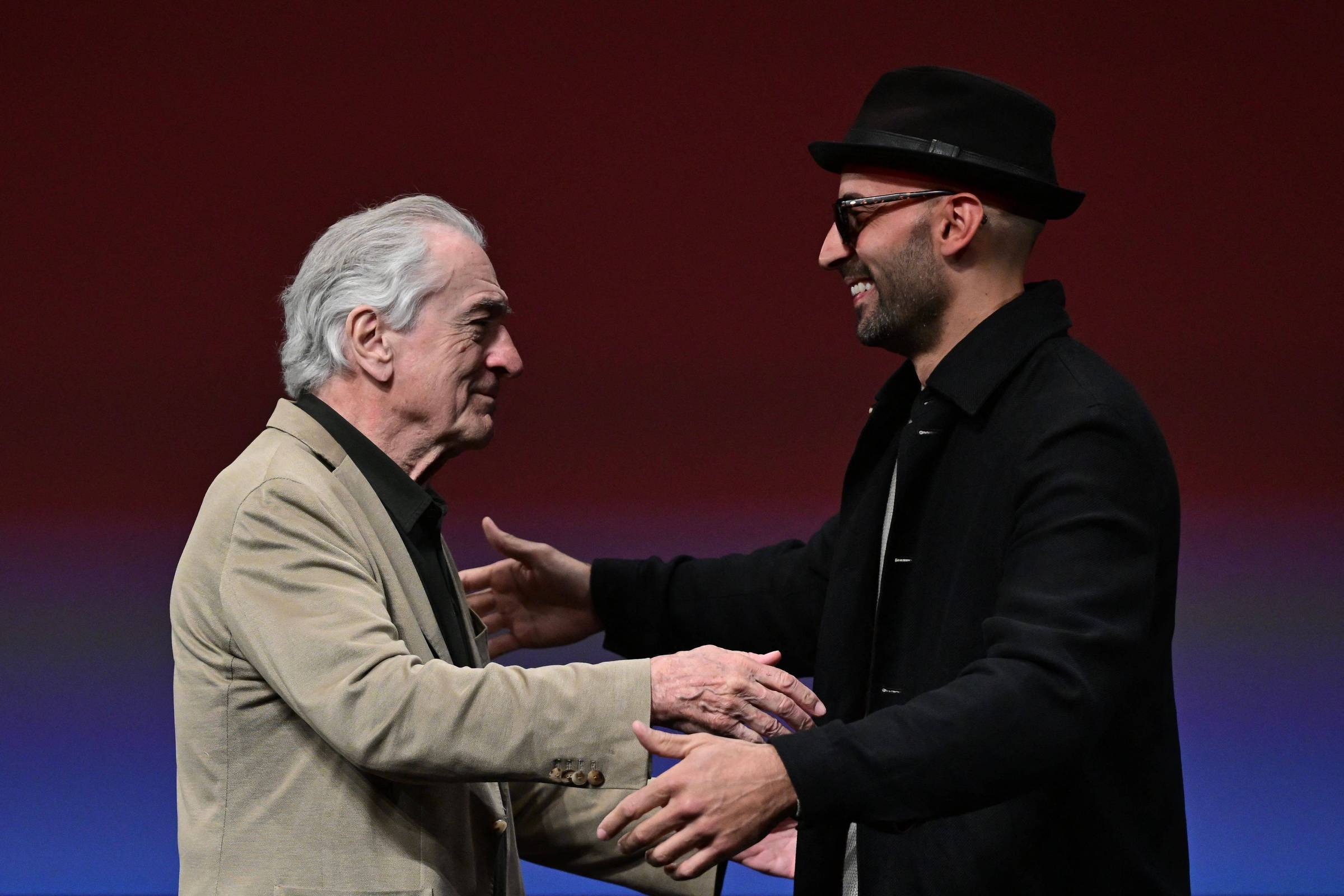 Robert De Niro investiga história do pai e lida com a homossexualidade em filme