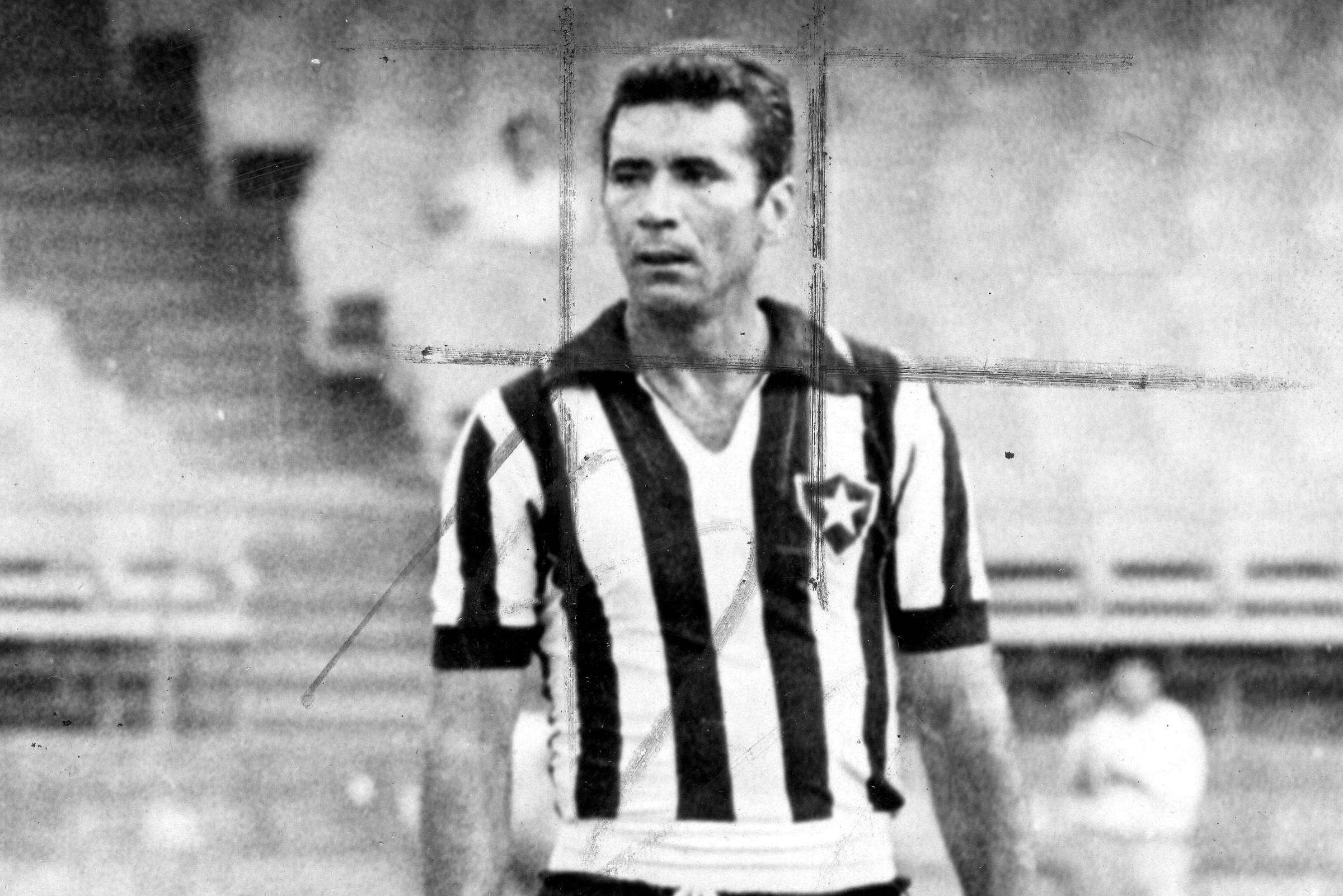 Nilton Santos, nascido há cem anos, exibe o frescor de sua 'salubérrima eternidade'