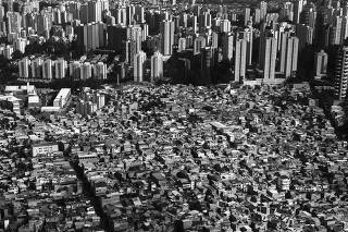 Vista área da favela Paraisópolis no Morumbi em São Paulo