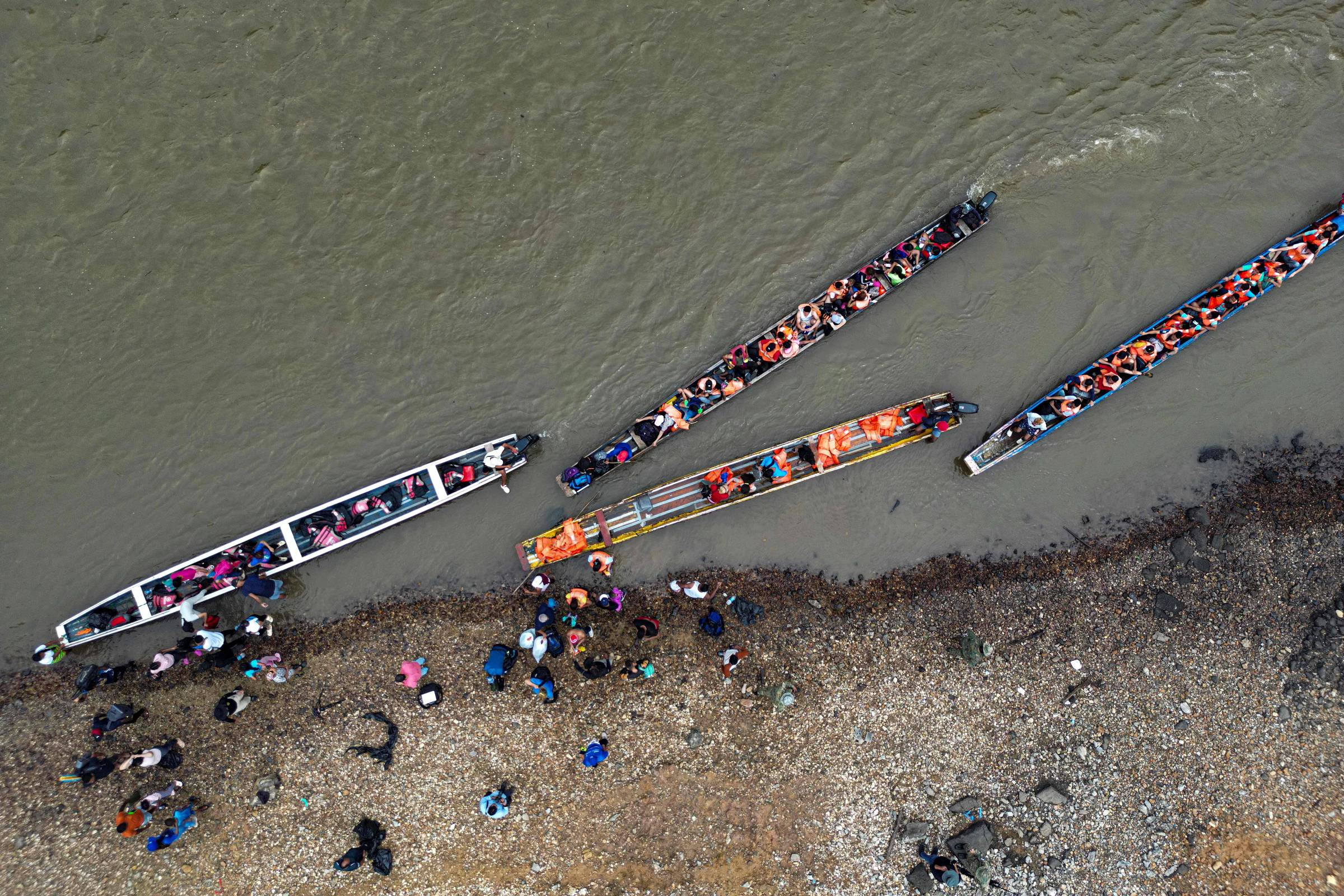 Panamá pede a governo Trump ajuda para limpar resíduos deixados por migrantes em Darién