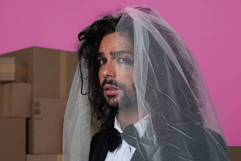 Apresentador Vitor diCastro estreará peça solo sobre separação e busca por afeto LGBT