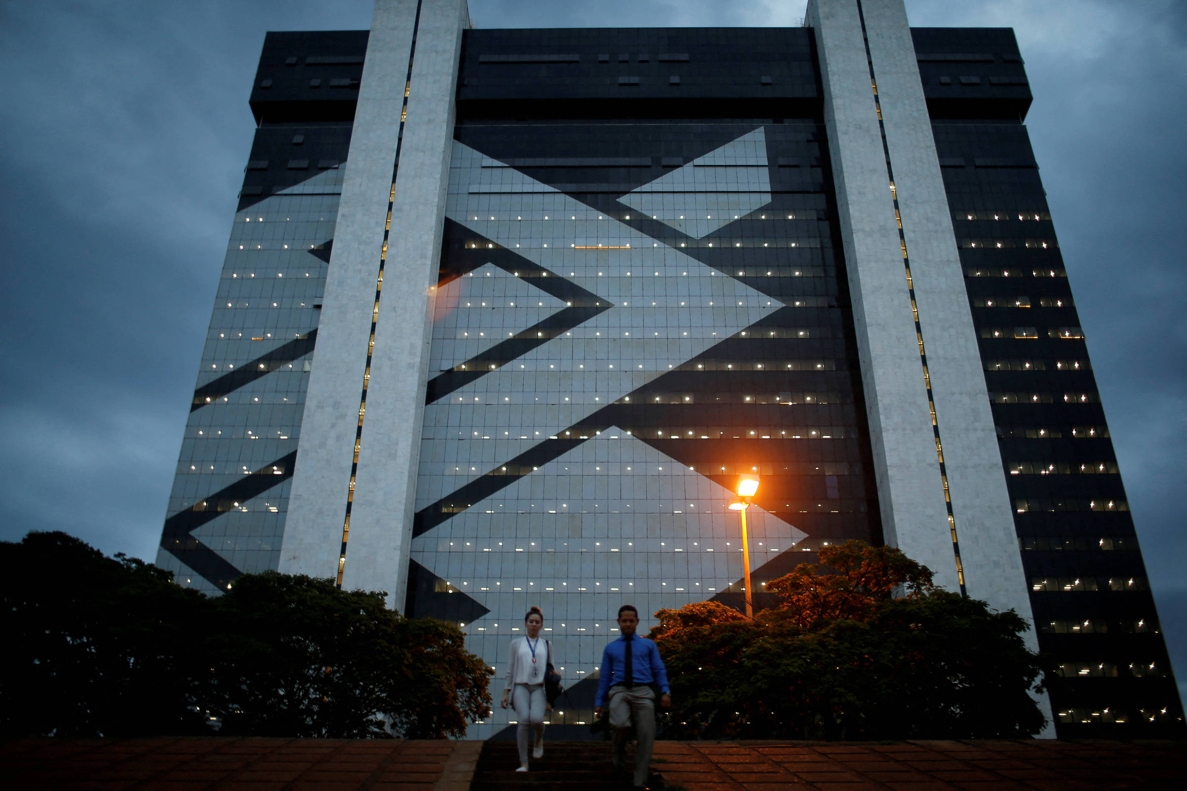 Ações do Banco do Brasil despencam 12% com resultados piores que o esperado e inadimplência do agro