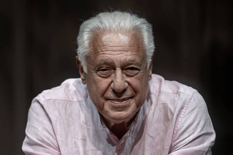 SÃO PAULO - SP - BRASIL - 20.02.2025 - 15H00: ANTONIO FAGUNDES. Retrato do ator Antonio Fagundes, produzido no teatro Tuca, antes dele entrar em cena para a peça 