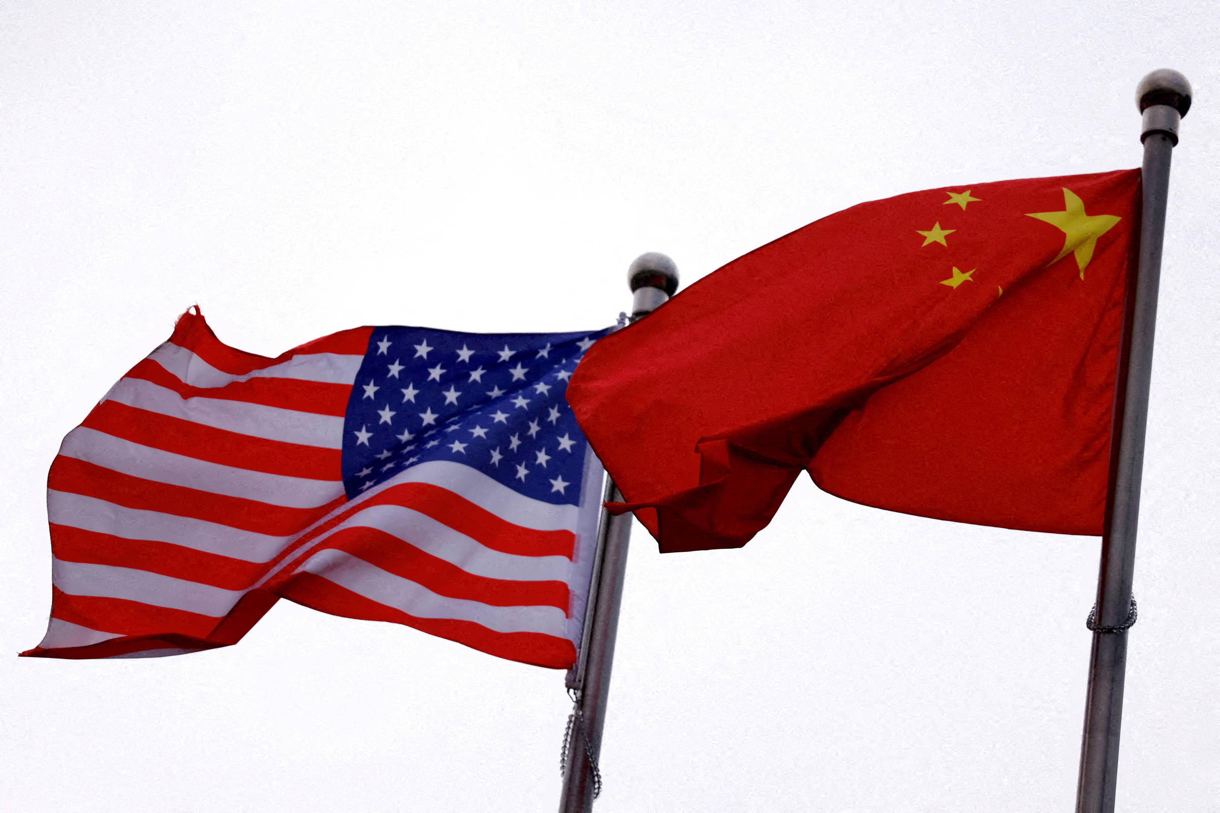 Trump avalia dificultar exportações dos EUA para fabricantes chinesas de chips