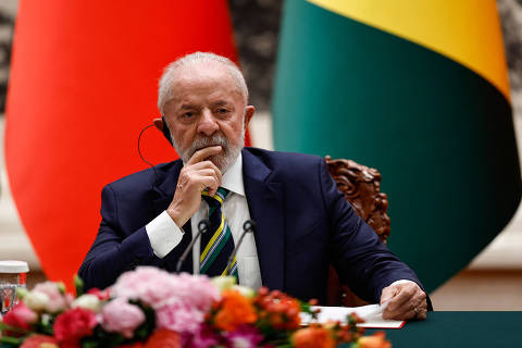 Lula volta de giro internacional pressionado por crise do INSS e atritos internos