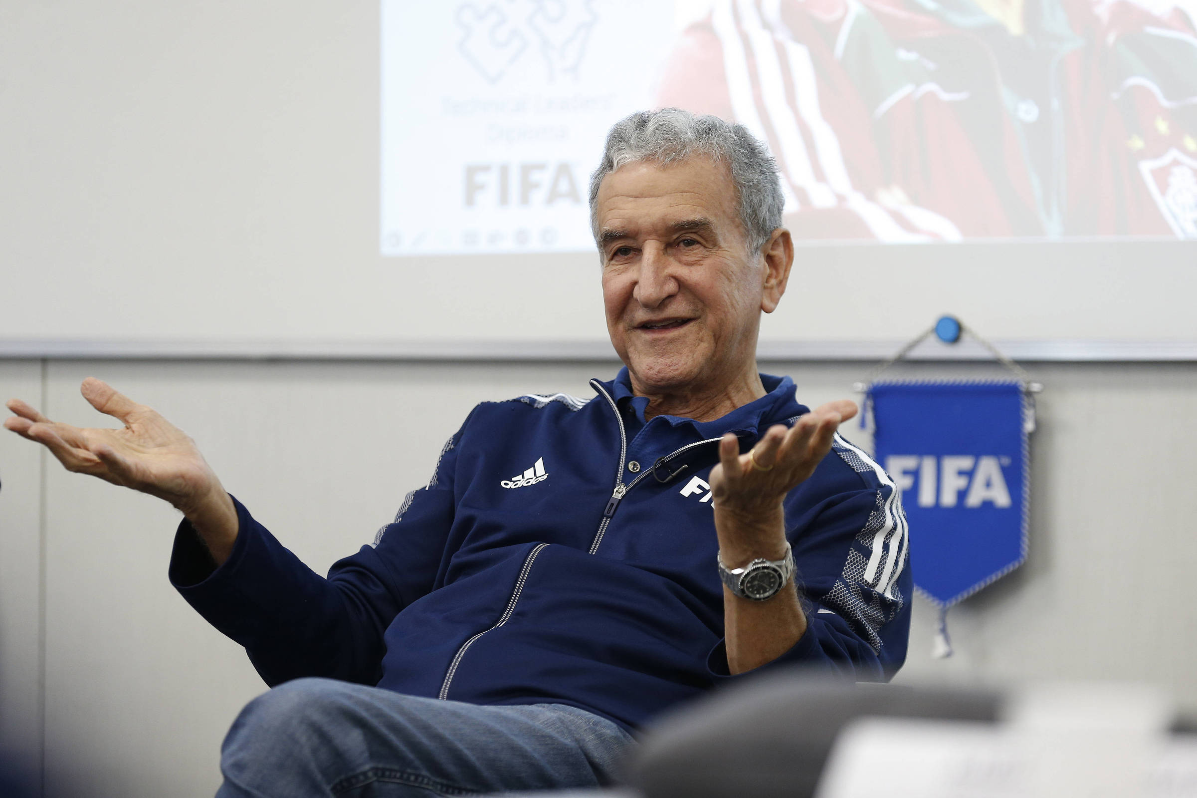 'Gostaria que fosse um brasileiro, mas Ancelotti é bem-vindo', diz Parreira
