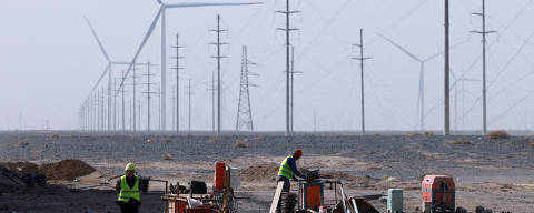 FILE PHOTO: Workers at a construction site at a Taiyuan New Energy Co wind farm, during an organised media tour in Jiuquan, Gansu province, China October 17, 2024. REUTERS/Tingshu Wang//File Photo ORG XMIT: FW1
