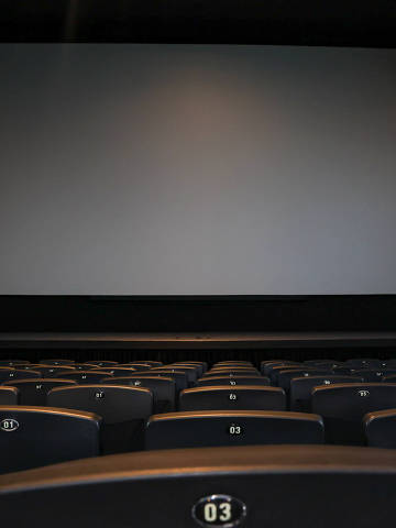 SÃO PAULO, SP, 07.03.2024 - CINEMA-FILME - Cinema Cinesesc, fundado em 1979, e hoje é um dos cinemas de rua mais tradicionais da cidade de São Paulo. No interior do CineSesc oferecem o serviço de Bar, com um espaço onde você consegue ouvir o som do cinema sem precisa voltar para a sala. Localizado na Rua Augusta, 2075, Cerqueira César. Fotos feitas na tarde desta sexta-feira(7). (Foto: Allison Sales/Folhapress, GUIA) ORG XMIT: 613140