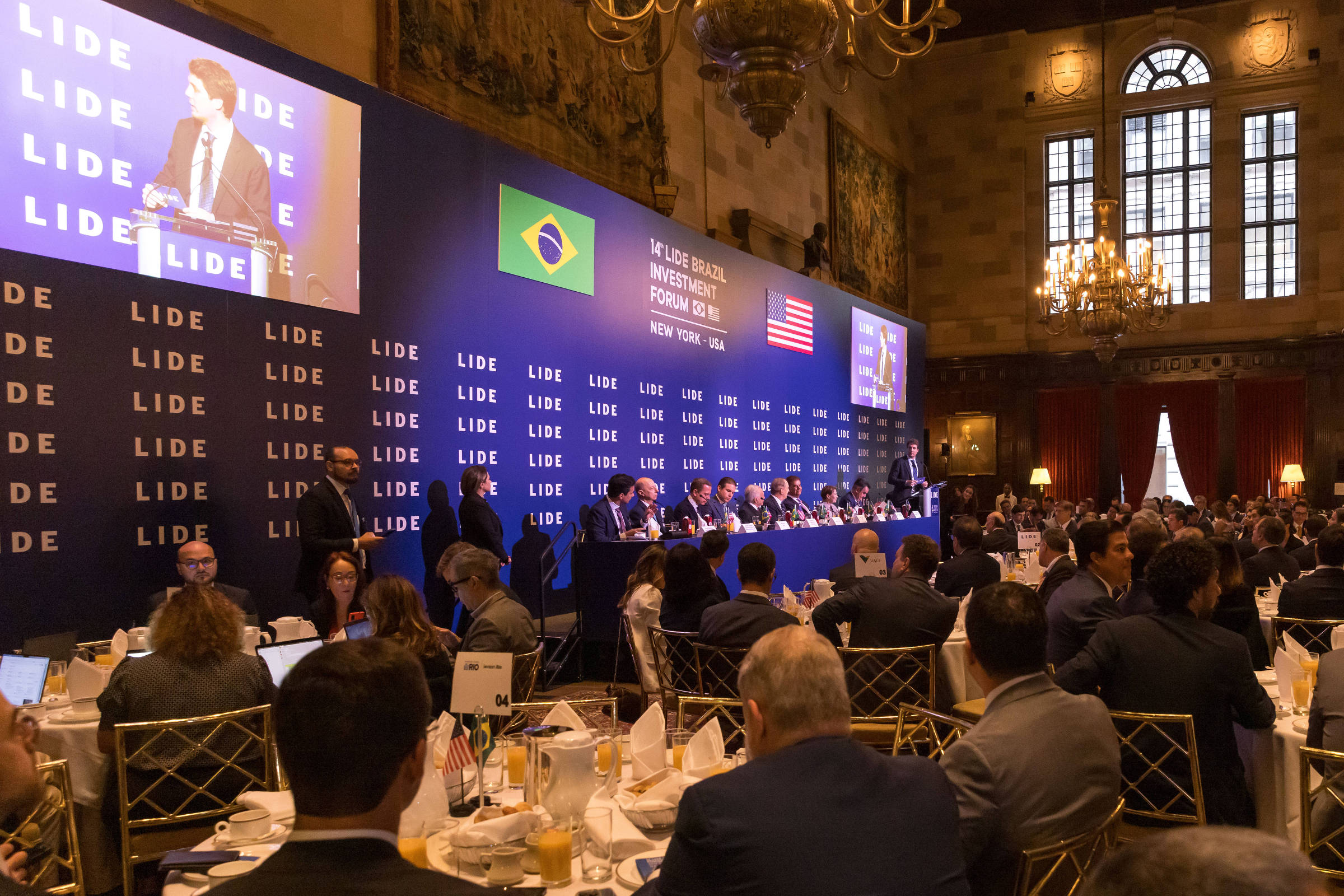 Semana em Nova York reúne políticos e Judiciário em eventos pagos por empresas e estados