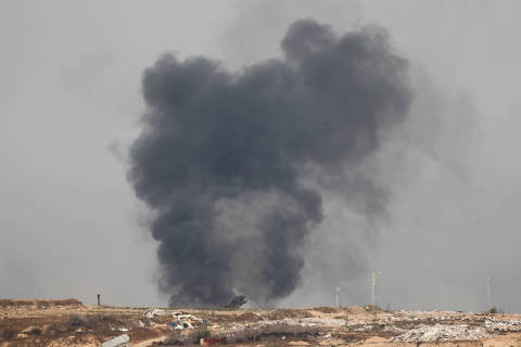 Smoke rises from northern Gaza, as seen from the Israeli side of the Israel-Gaza border, May 17, 2025. REUTERS/Amir Cohen ORG XMIT: LIVE