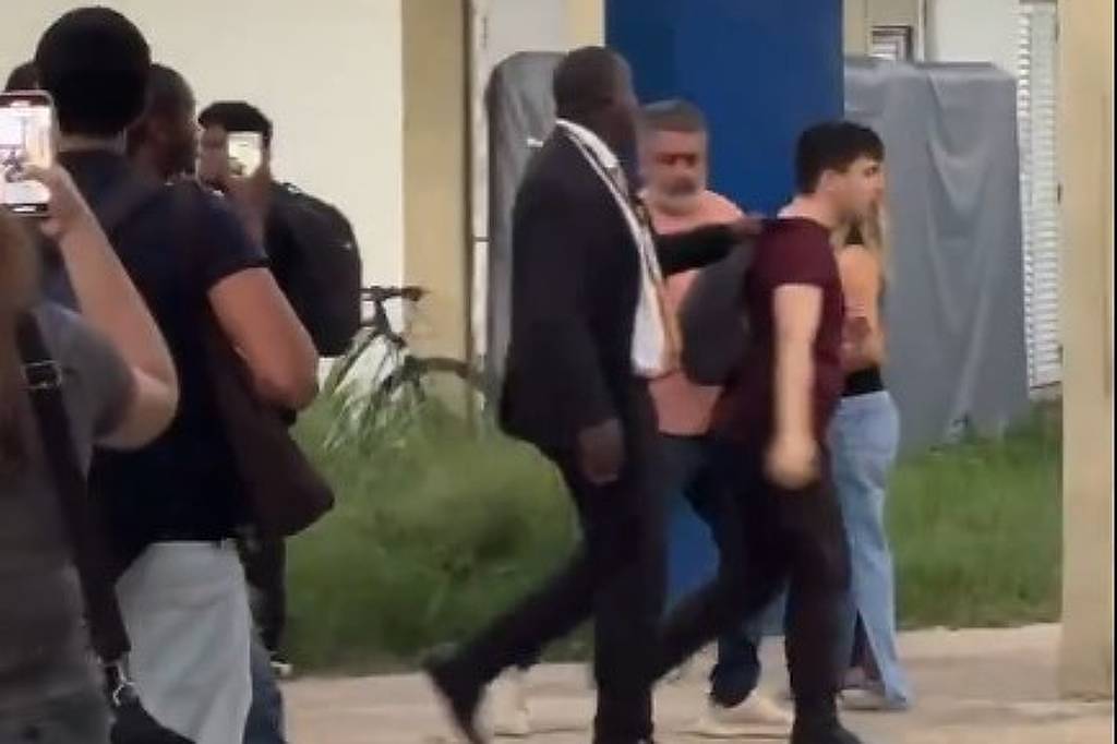 Militantes de direita são agredidos e expulsos de campus de universidade no Rio