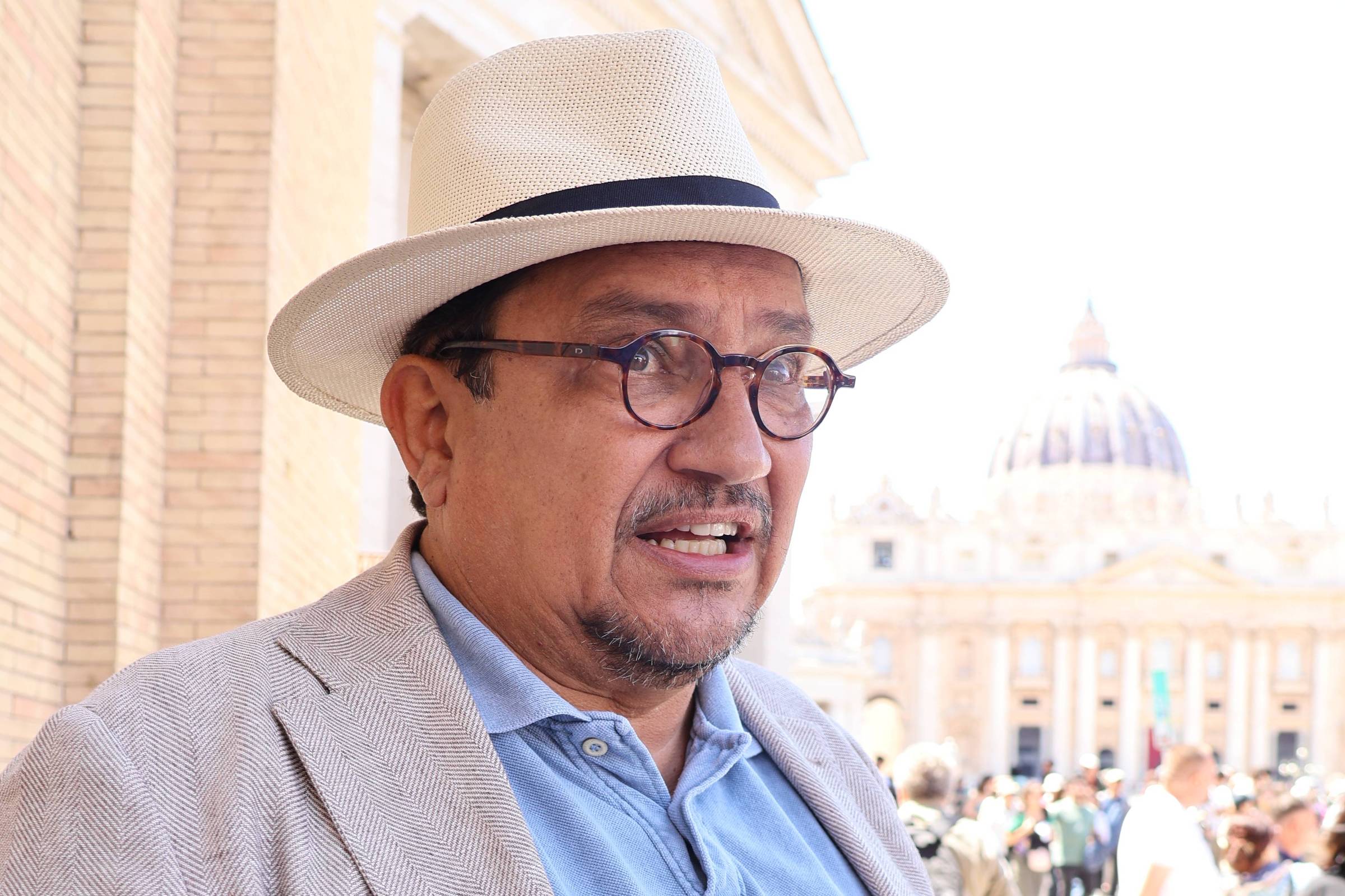 Fábrica brasileira produz incenso das missas do papa