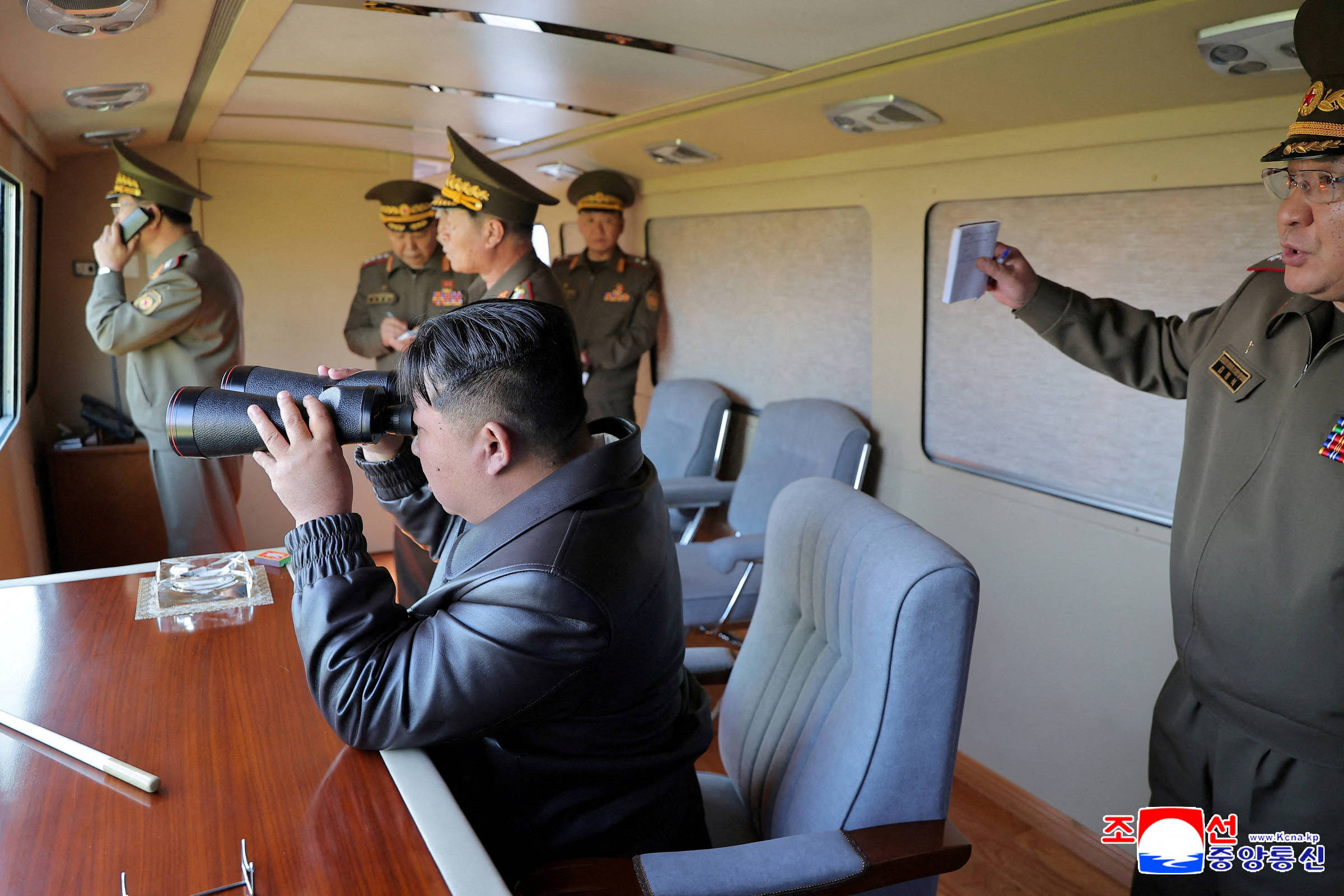 Coreia do Norte testa míssil, e Kim Jong-un defende preparação para guerra