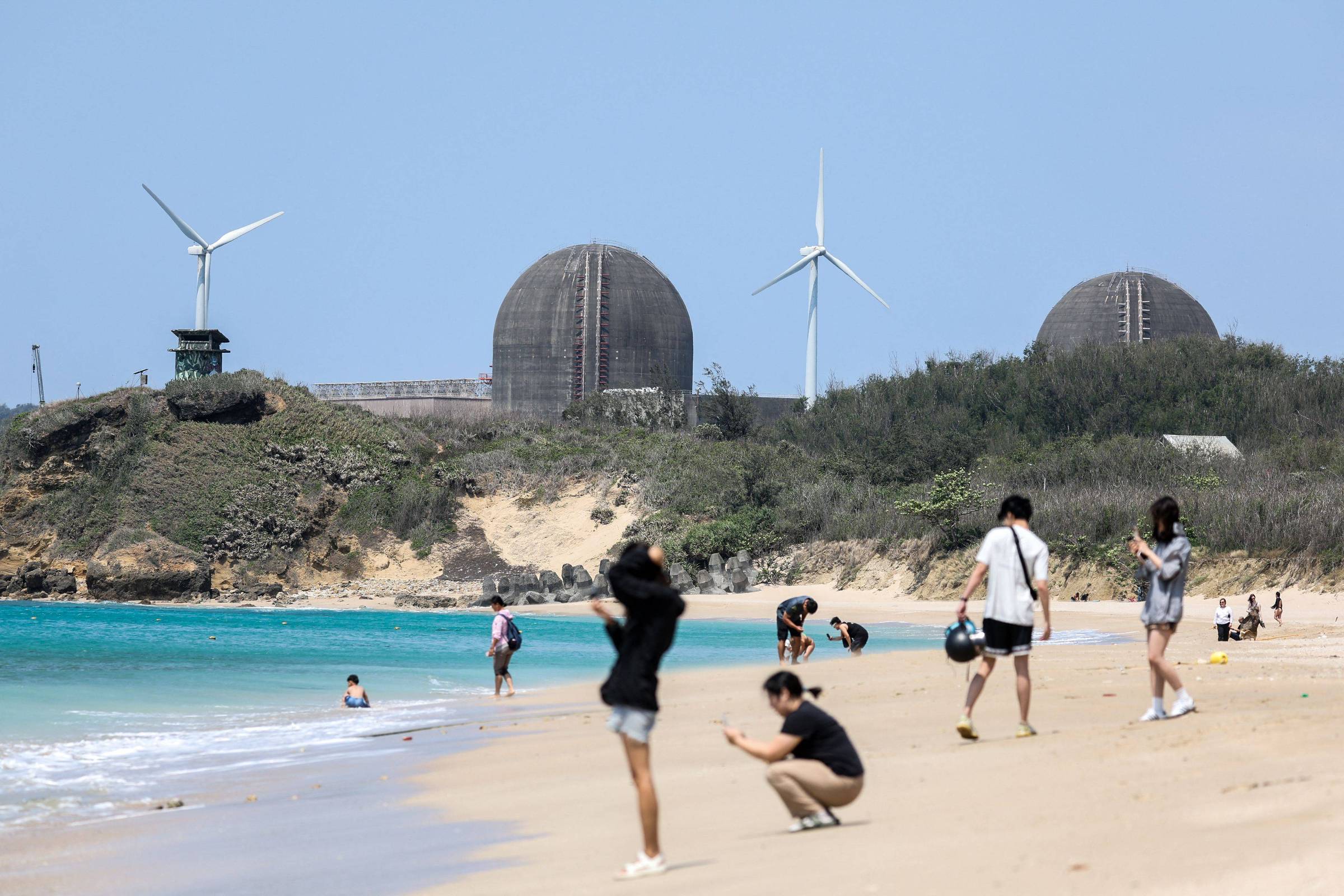 Taiwan desliga último reator nuclear enquanto discute reativação