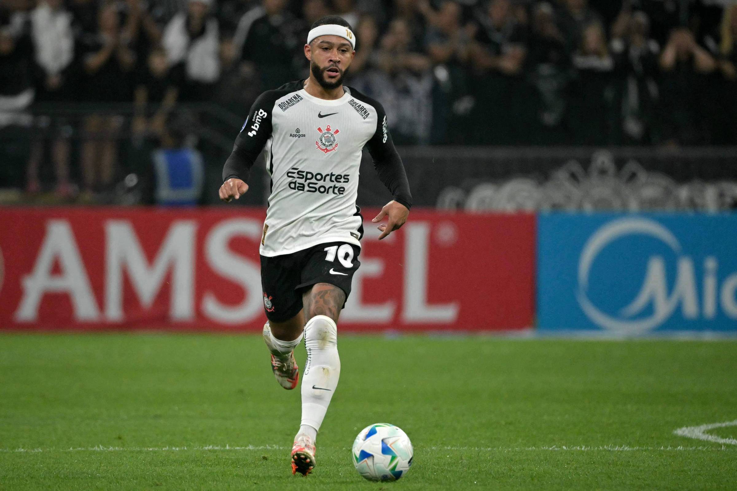 Corinthians e Santos se enfrentam em clássico; veja destaques da TV