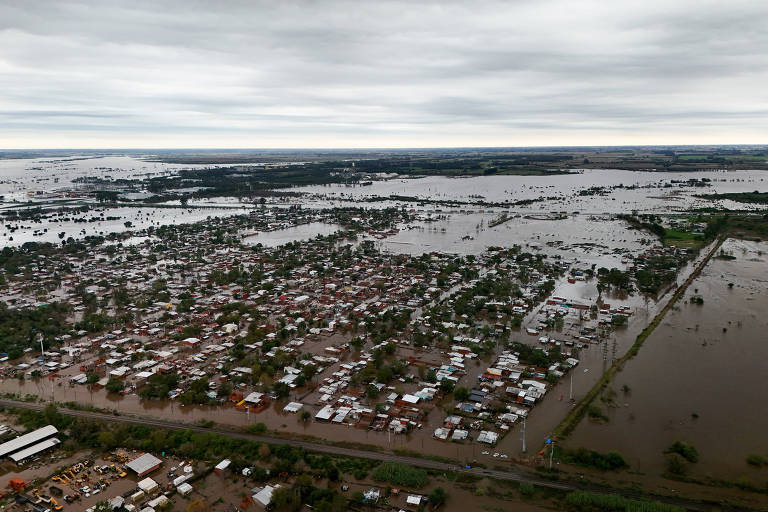 Chuvas na Argentina provocam alagamentos e retiram 2.500 pessoas de suas casas