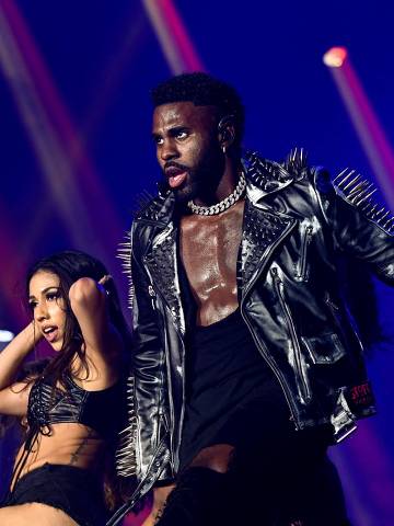 US singer Jason Derulo performs during his concert at the Main stage of the Rock in Rio music festival at the Olympic Park in Rio de Janeiro, Brazil, on September 3, 2022. - The Rock in Rio megafestival shakes up the city of Rio de Janeiro again starting this Friday after a three-year break due to the Coronavirus pandemic, with names like Justin Bieber, Dua Lipa and Coldplay among its principal attractions. (Photo by MAURO PIMENTEL / AFP)