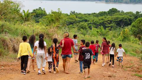 Em Altamira, também no Pará, o projeto Aldeias recebe crianças e adolescentes para oficinas e atividades de imersão na floresta
