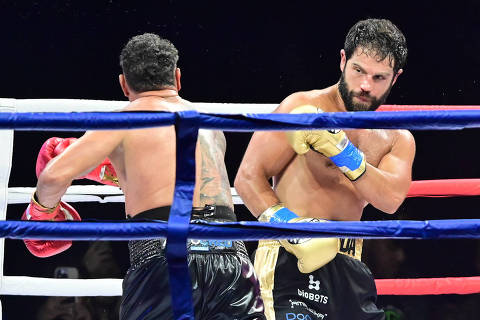Acelino 'Popó' Freitas levou a melhor na luta principal do Fight Music Show 6, ao vencer o ator Duda Nagle